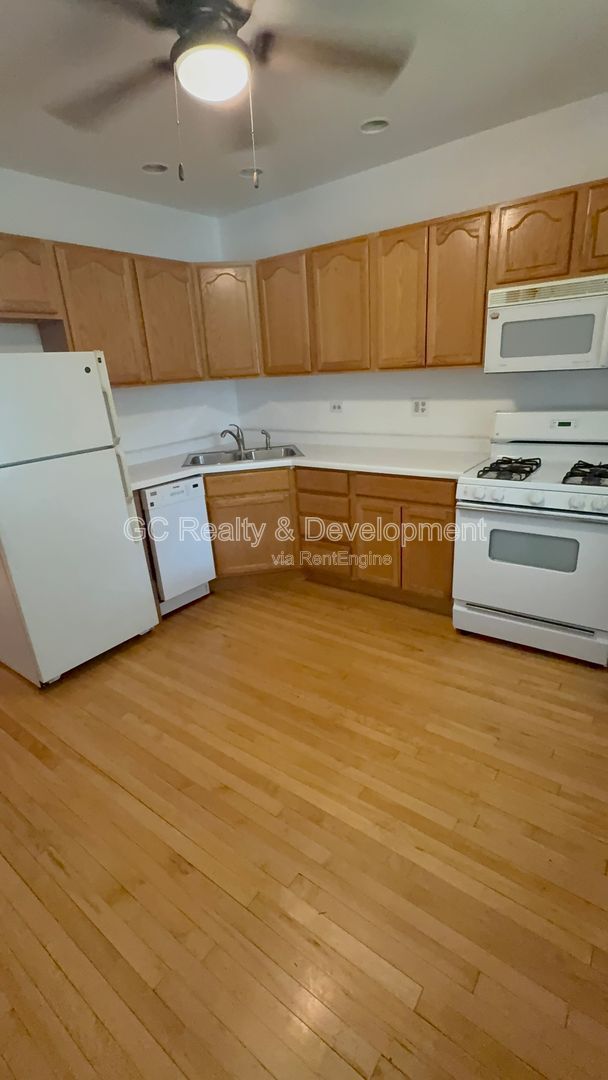 Building Photo - 2926 N Avers Ave