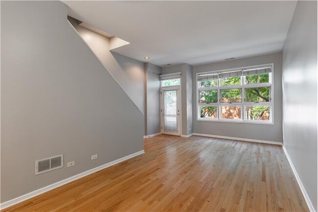 Building Photo - 855 W Erie St