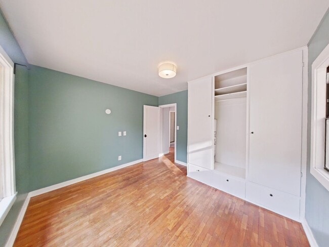 Building Photo - Charming bungalow with a large fence yard!