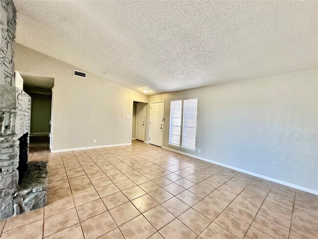 Building Photo - 12310 Willow Wild Dr