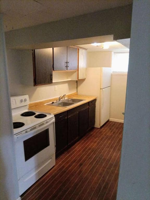 Primary Photo - 221 Columbia St