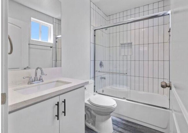 Building Photo - 4647 W 18th St