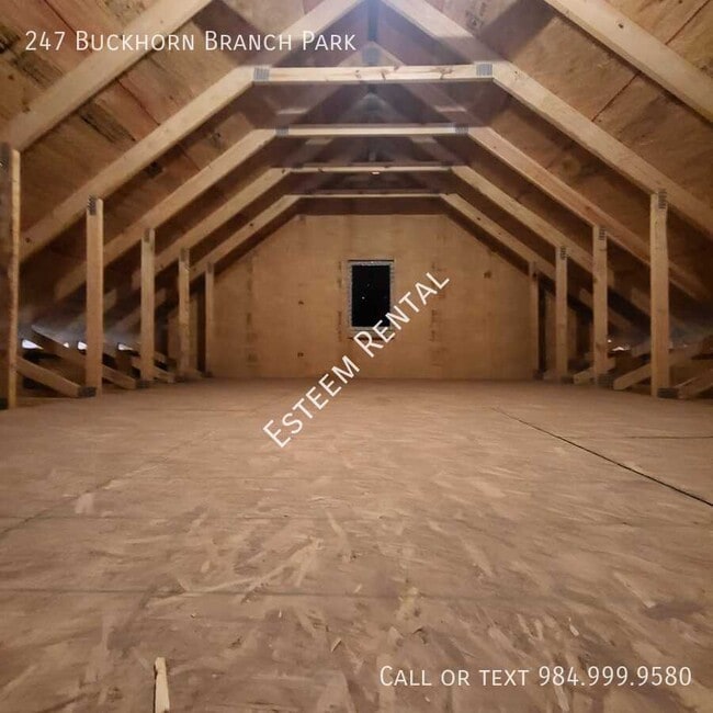 Building Photo - 247 Buckhorn Br Pk