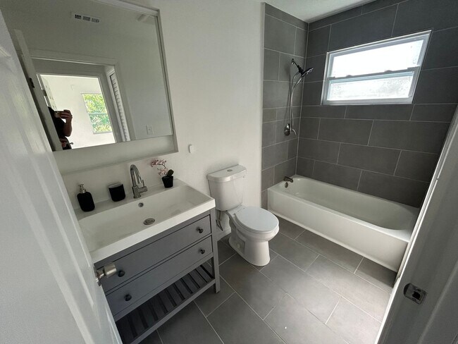 Building Photo - Charming & Completely Remodeled 3-Bedroom ...
