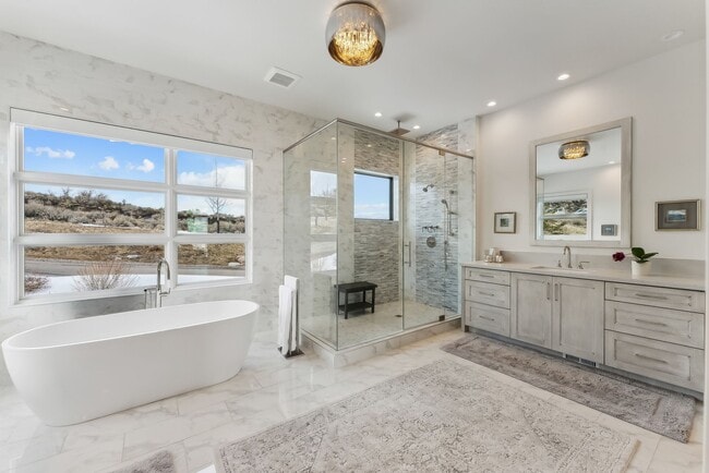 Building Photo - 3450 Ridgeway Dr