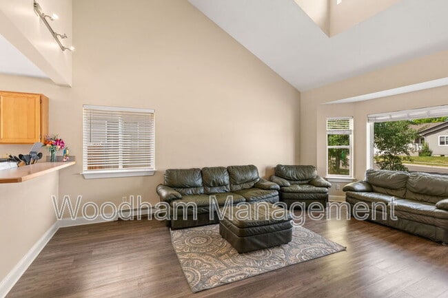 Building Photo - 306 Golden Valley Dr
