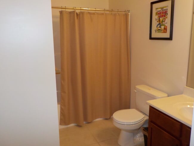 Building Photo - 3 bed, 2 bath house