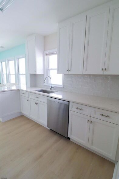 Building Photo - 129 N Derby Ave