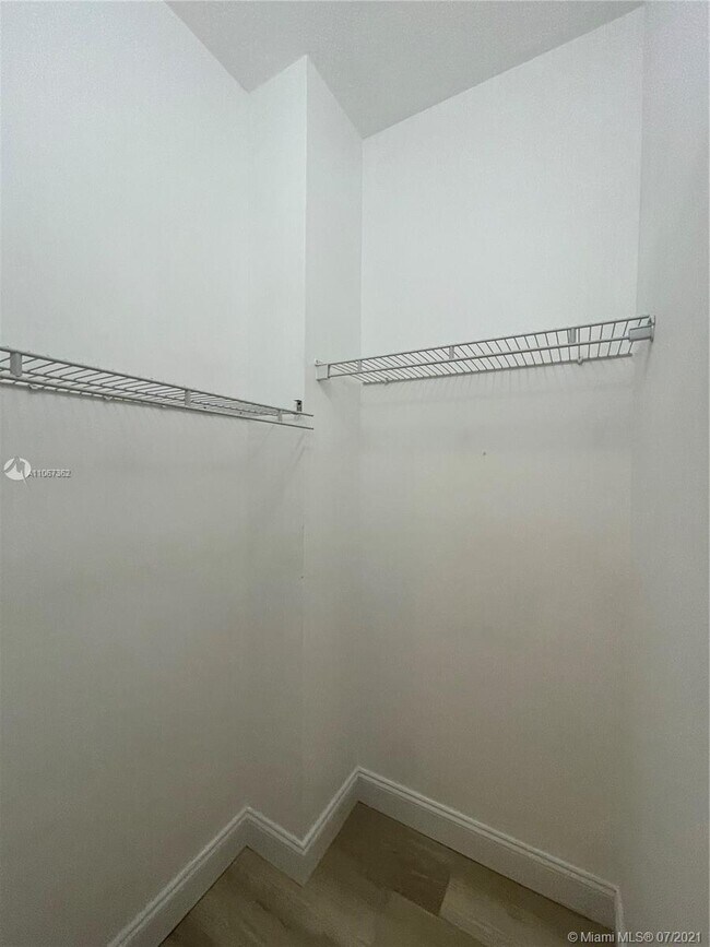 Building Photo - 4961 Leeward Ln