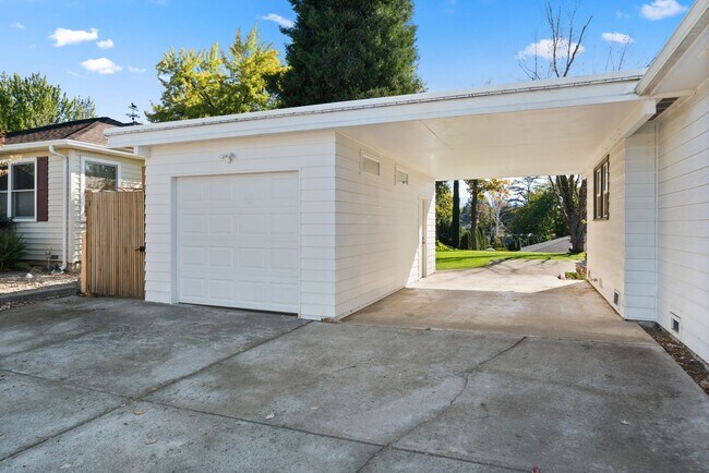 Building Photo - 560 N Keene Way Dr