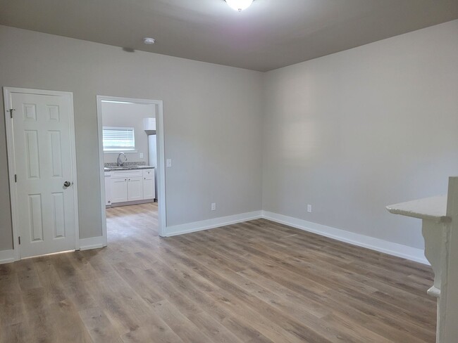 Building Photo - Renovated 1 BR 1 BA home in East Newnan