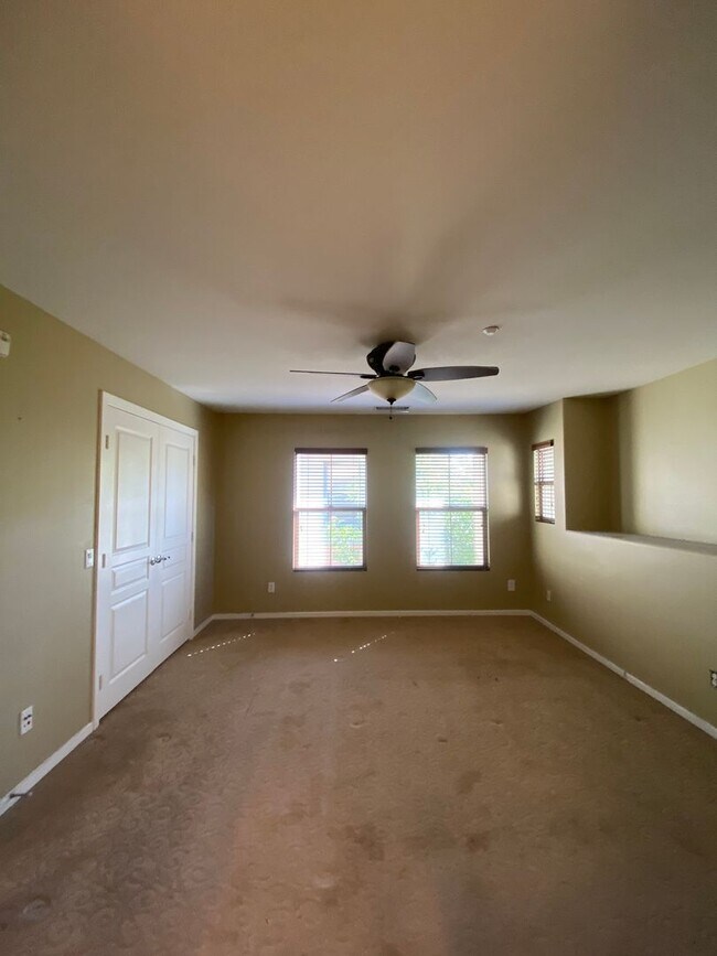 Building Photo - Victoria Gardens Three Bedroom Condo