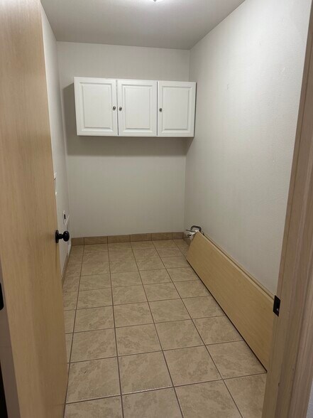 Lg upstairs Utility by Bdrms. - 1332 Cleveland St SE