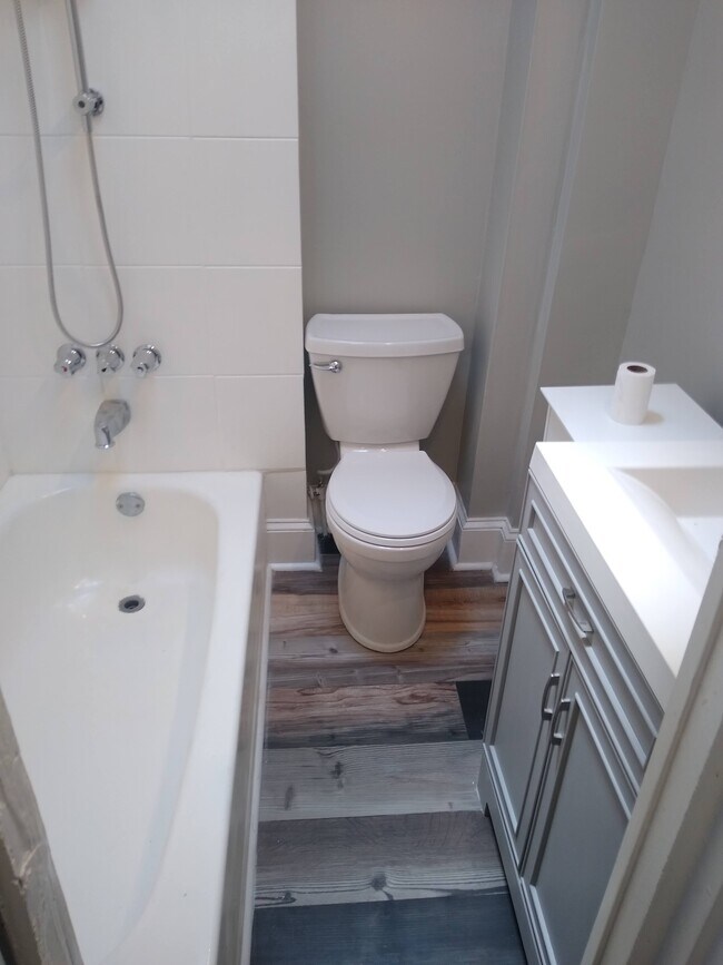 Building Photo - 655 N Yewdall St