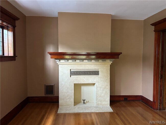 Building Photo - 543 Potomac Ave