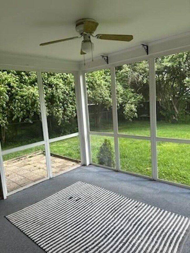 Building Photo - Charming 3BR House in Louisville