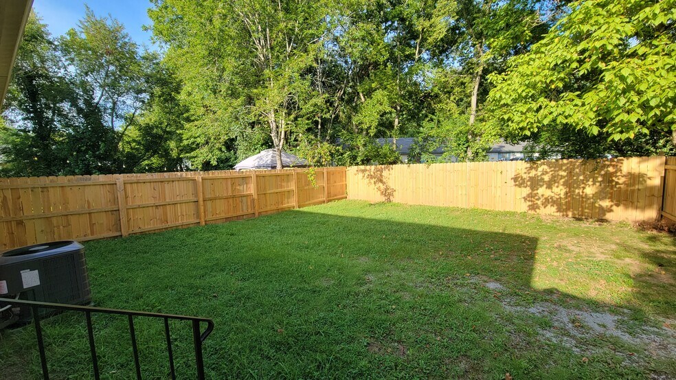 Building Photo - 807 Riviera Dr