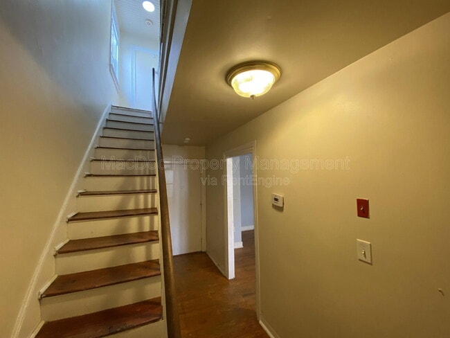 Building Photo - 604 Caroline St