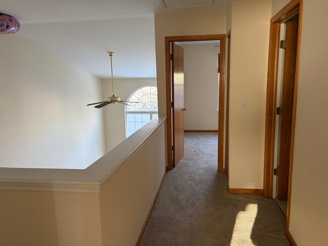 Building Photo - 113 N Barton Trail