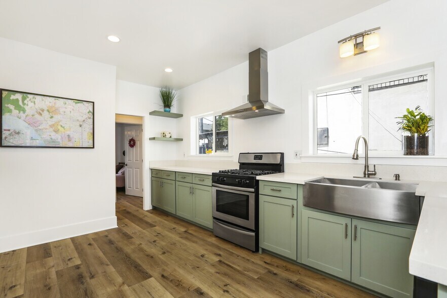 Building Photo - 3220 E 6th St