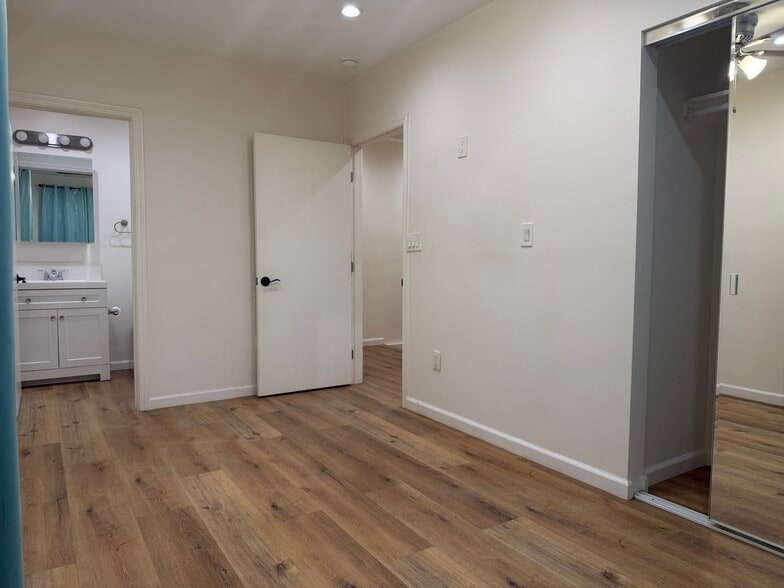 Building Photo - 7344 Balcom Ave
