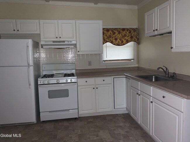 Building Photo - 9 James St