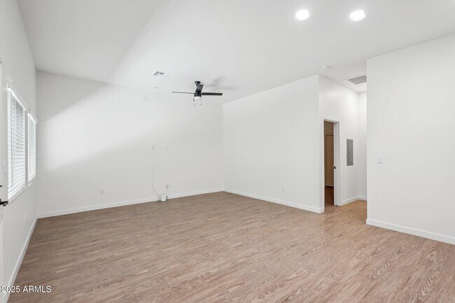 Building Photo - 3031 W Northern Ave