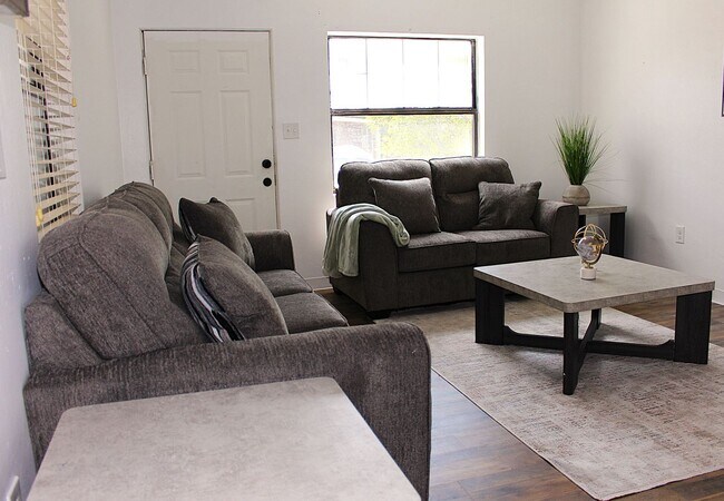 Building Photo - Lovely 3-bedroom 1 bath home for rent
