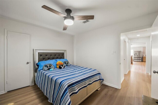 Building Photo - 15134 Corona Del Mar Dr