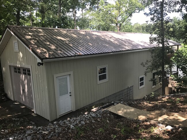 Building Photo - 1 Bedroom/Bath on Lake Jordan!!!