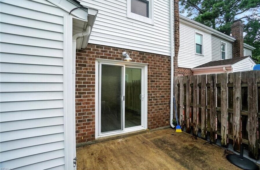 Building Photo - 590 Tenbee Ln