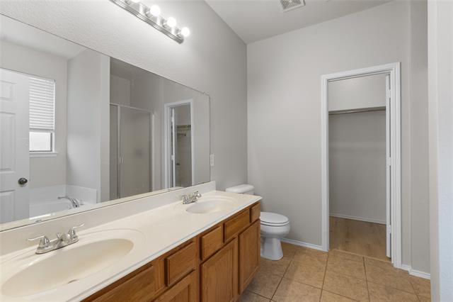Building Photo - 494 Forest Ln