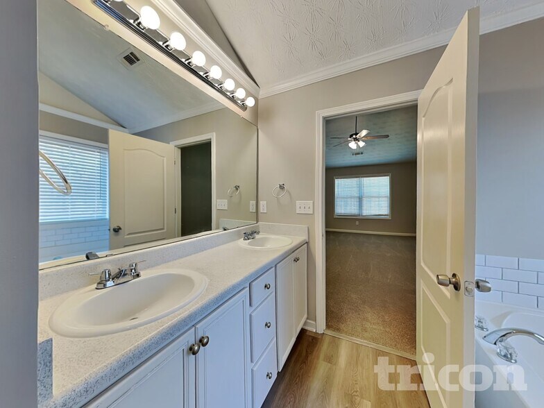 Building Photo - 20 Tabitha Ct