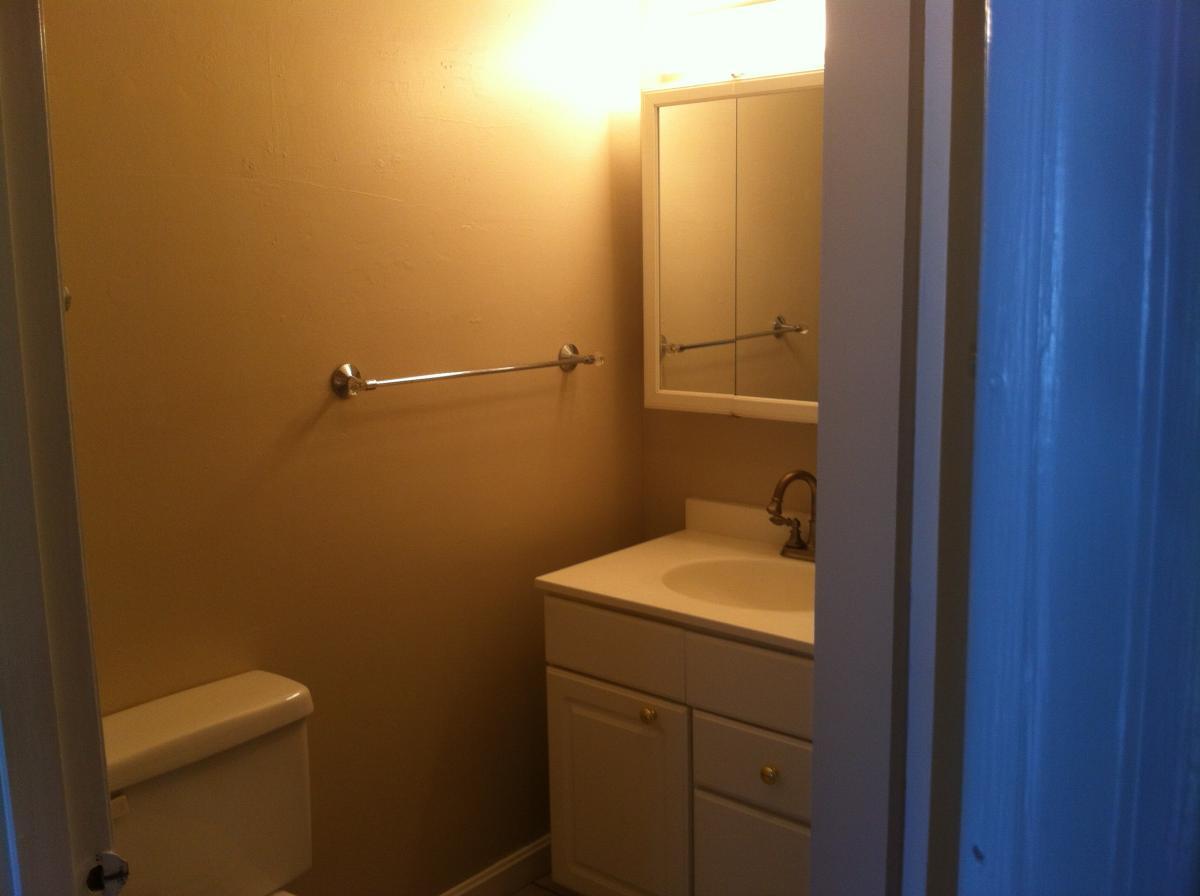 Building Photo - 246 Shaw St