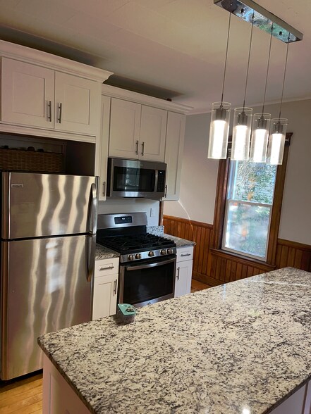 Building Photo - 77 Sterling St