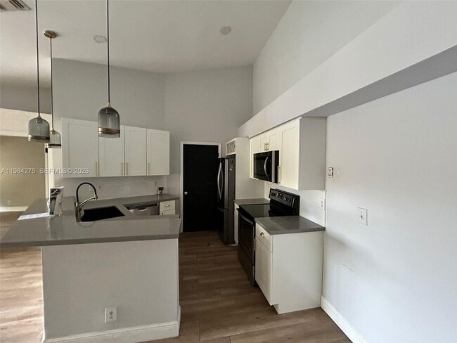 Building Photo - 9999 Summerbreeze Dr