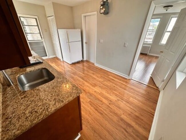 Building Photo - NORTH E. 2 BR Apartment - 6/1/26