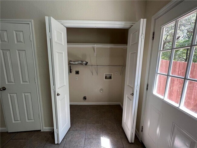 Building Photo - 2400 Allred Dr