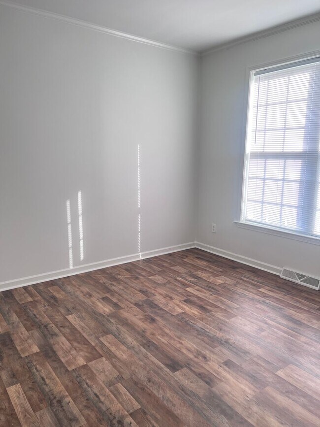 Building Photo - 27 Spicewood Rd