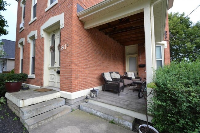 Building Photo - Beautiful Apartment Near Downtown Delaware