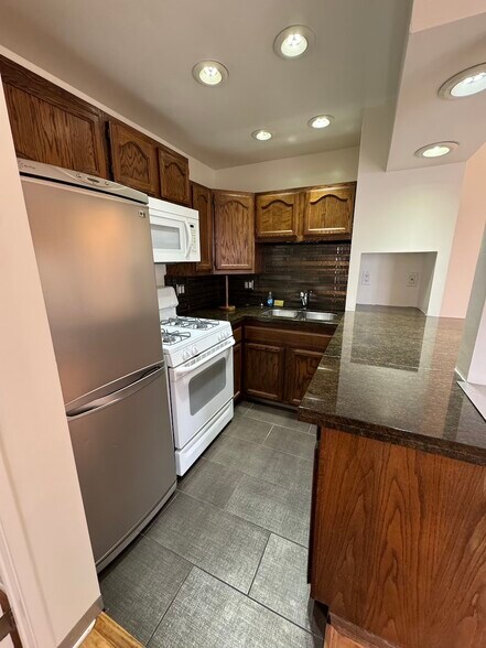 Kitchen - 217 Kelp St