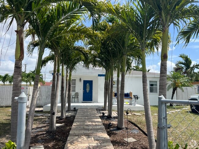 Building Photo - 7595 SW 28th Street Rd