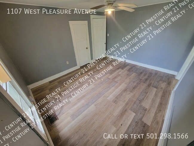 Building Photo - 1107 W Pleasure Ave