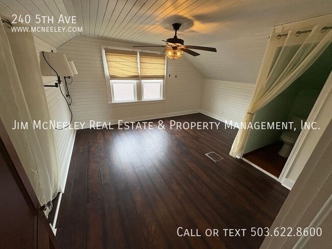 Building Photo - 240 5th Ave