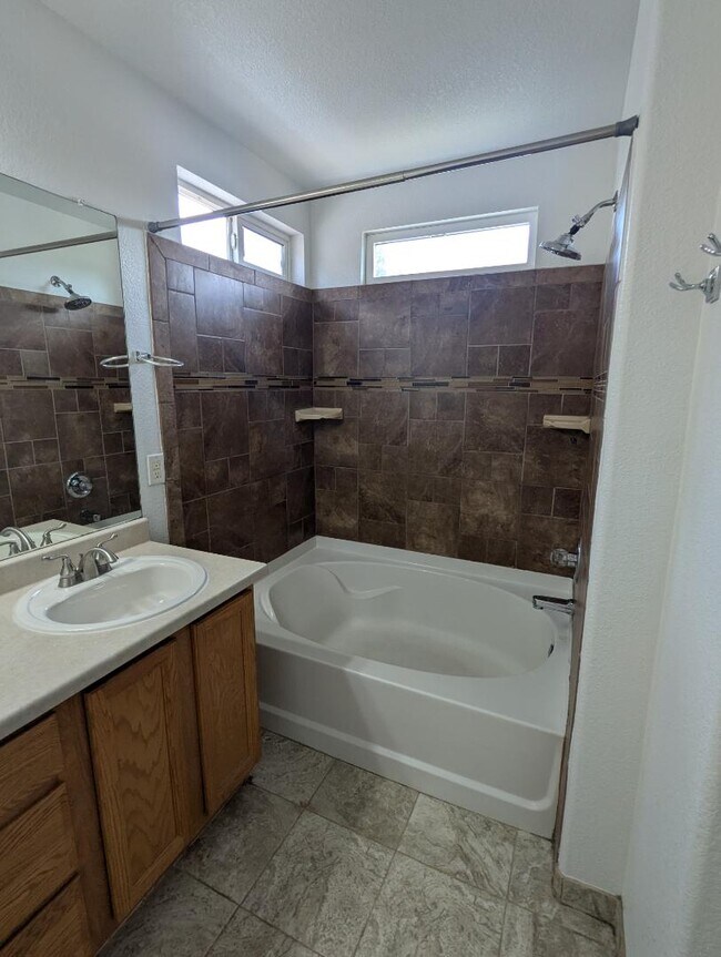 Building Photo - 1235 S Flatrock Cir