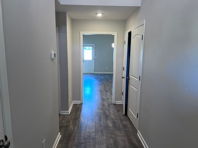Building Photo - 3250 Clemons Cir