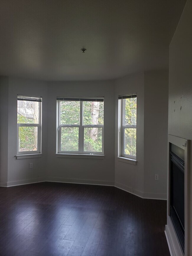 Interior Photo - Orliss Apartment (Garden Court)