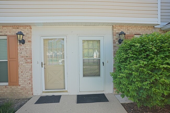 Building Photo - 2684 Waterford Ct