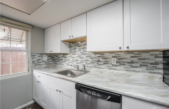 Building Photo - 1408 Long Island Ct