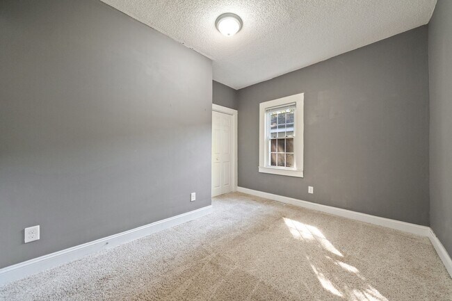 Building Photo - Lovely 3 bedroom bungalow close to downtown Durham!